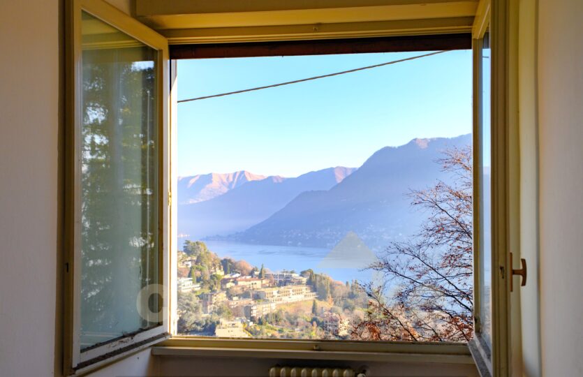 Appartamento con balcone con vista lago magnifica