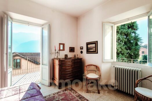 Casa di lago con ampio giardino a Carate Urio