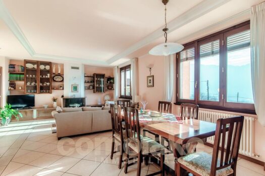 Villa indipendente con ampio giardino a Cernobbio