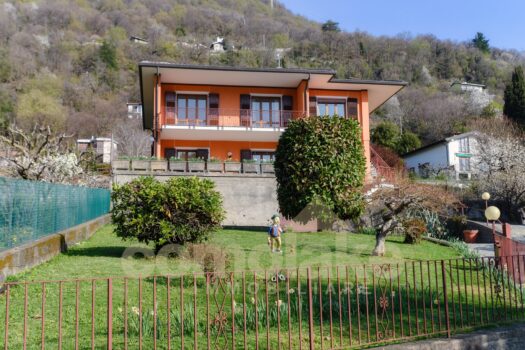 Villa indipendente con ampio giardino a Cernobbio