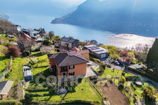 Villa indipendente con ampio giardino a Cernobbio