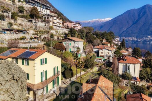Casa di lago con ampio giardino a Carate Urio