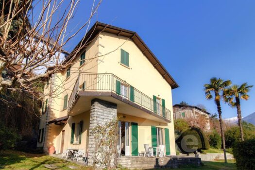 Casa di lago con ampio giardino a Carate Urio