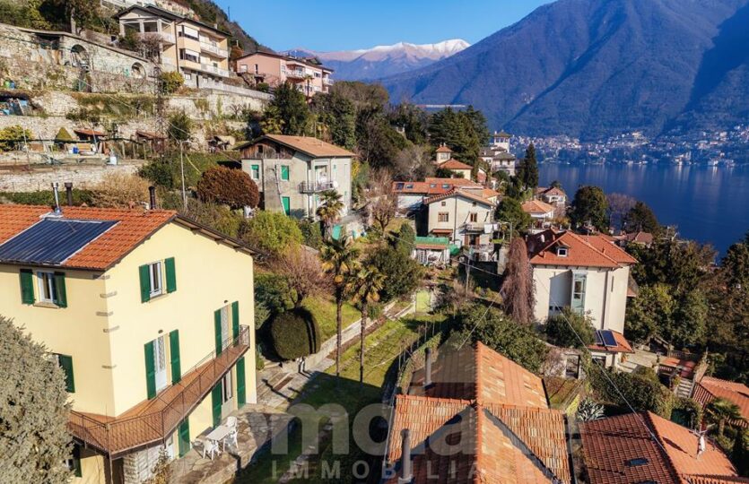 Casa in vendita con terrazzo vista lago