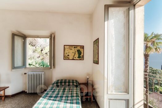 Casa di lago con ampio giardino a Carate Urio