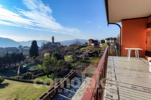 Villa indipendente con ampio giardino a Cernobbio