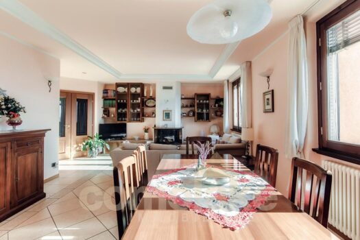 Villa indipendente con ampio giardino a Cernobbio