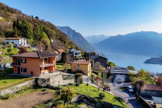 Villa indipendente con ampio giardino a Cernobbio