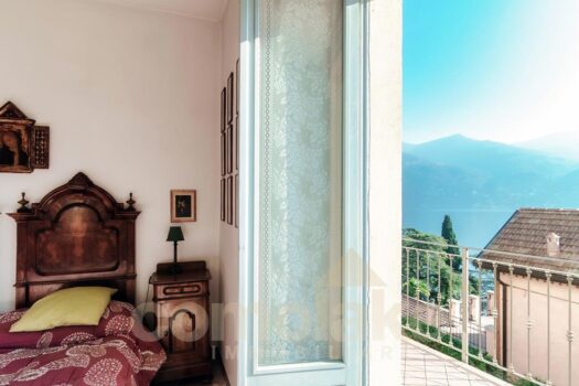 Casa di lago con ampio giardino a Carate Urio