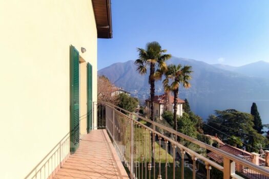 Casa di lago con ampio giardino a Carate Urio