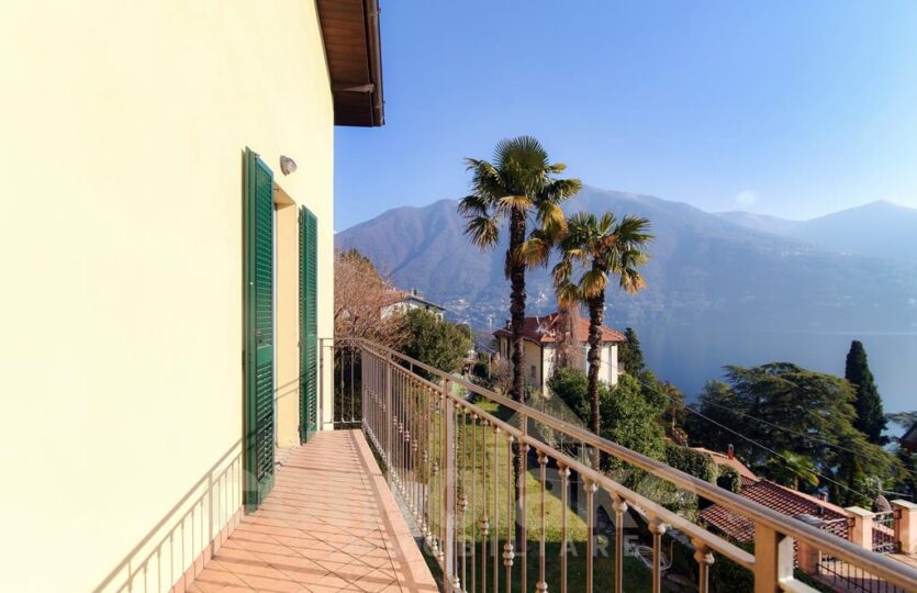 Villa con vista lago e giardino