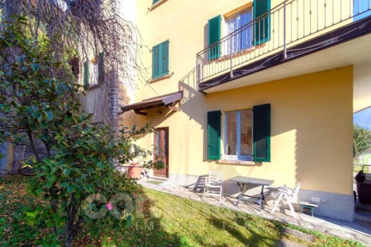 Casa di lago con ampio giardino a Carate Urio