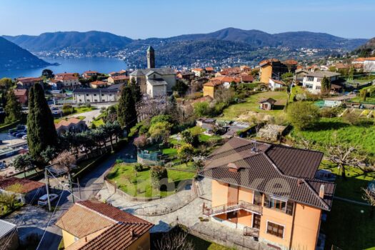Villa indipendente con ampio giardino a Cernobbio