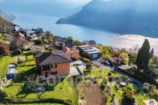 Villa indipendente con ampio giardino a Cernobbio