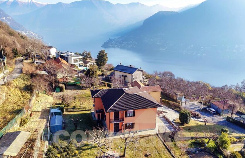 Villa indipendente nella zona collinare di Cernobbio