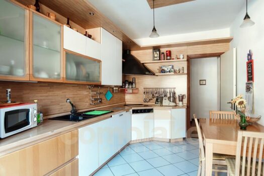 Appartamento con balcone panoramico vicino al confine svizzero