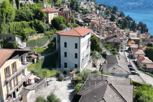 Casa di lago con vista e giardino a Carate Urio