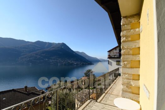 Casa di lago con vista e giardino a Carate Urio