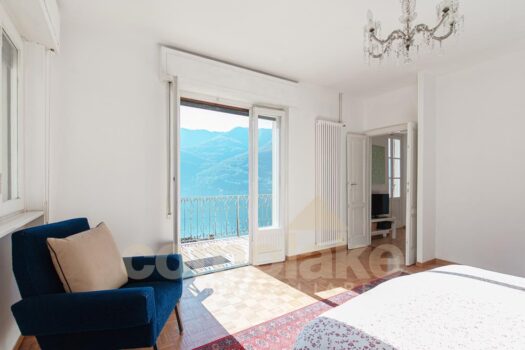 Casa di lago con vista e giardino a Carate Urio