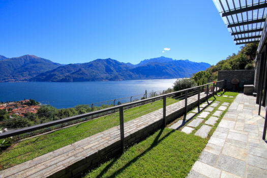 Villetta in Moderno residence con piscina a Menaggio