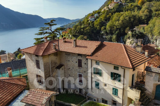 Antica casa di lago con giardino a Moltrasio