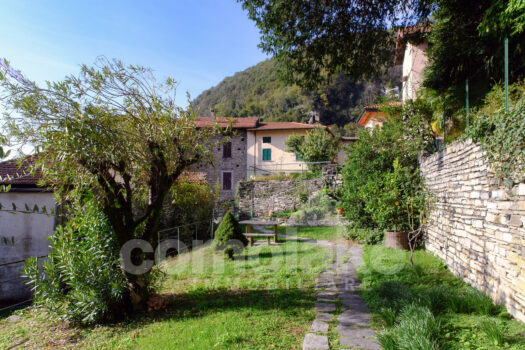 Antica casa di lago con giardino a Moltrasio