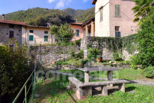 Antica casa di lago con giardino a Moltrasio