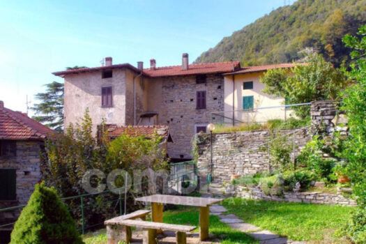 Antica casa di lago con giardino a Moltrasio