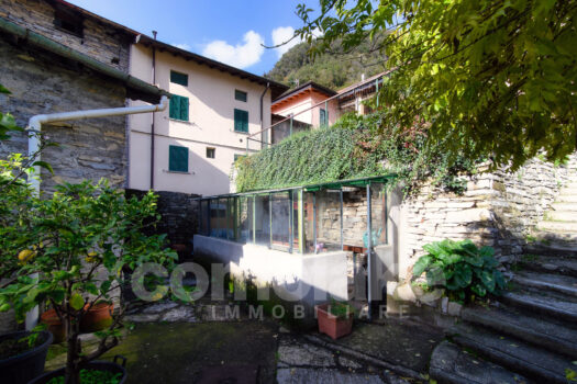 Antica casa di lago con giardino a Moltrasio