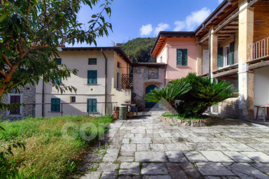 Antica casa di lago con giardino a Moltrasio
