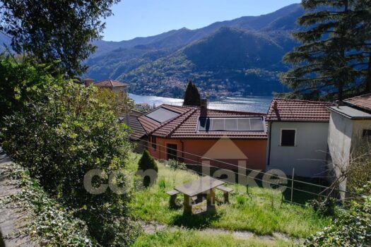 Antica casa di lago con giardino a Moltrasio