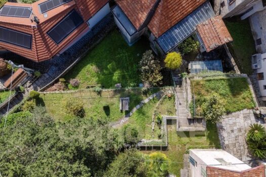 Antica casa di lago con giardino a Moltrasio