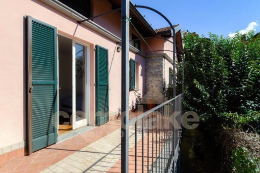 Villino indipendente con giardino e piccola dependance a Cernobbio