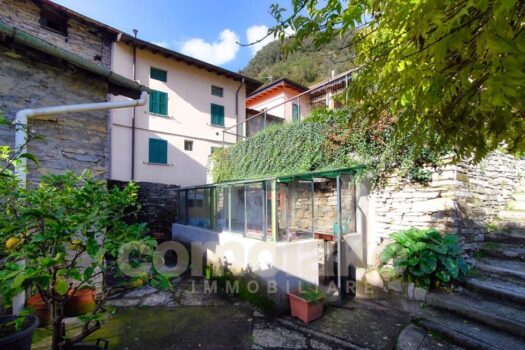 Antica casa di lago con giardino a Moltrasio