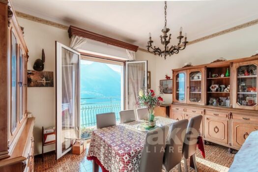 Casa di lago con giardino a Moltrasio