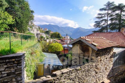 Antica casa di lago con giardino a Moltrasio