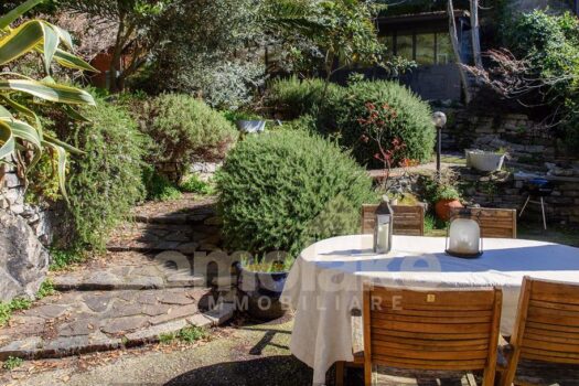 Villino indipendente con giardino e piccola dependance a Cernobbio
