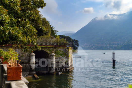 Attico in villa d’epoca a lago