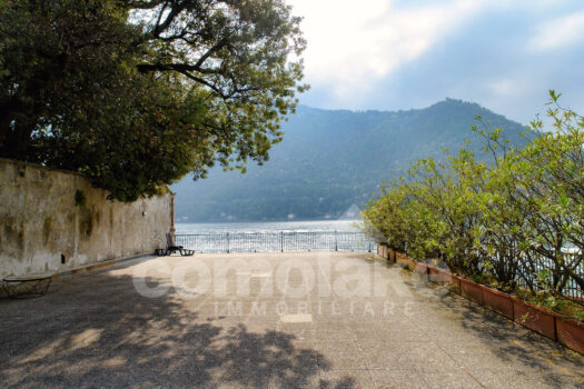 Attico in villa d’epoca a lago