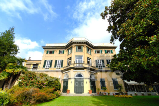 Attico in villa d’epoca a lago