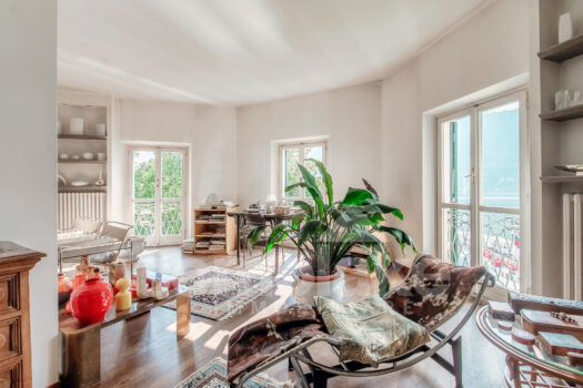 Attico in villa d’epoca a lago