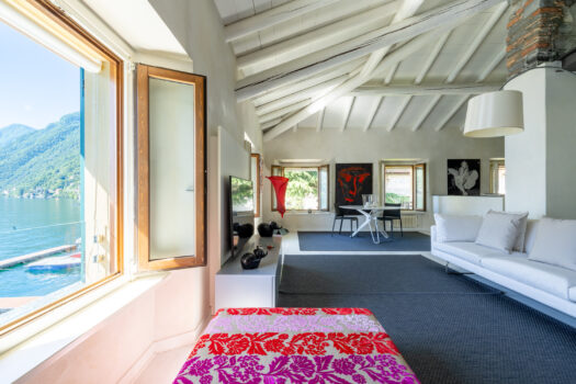 Attico fronte lago ad Argegno – Ampio terrazzo esclusivo