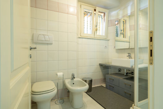 Attico fronte lago ad Argegno – Ampio terrazzo esclusivo