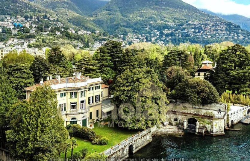 Attico in villa d'epoca a lago