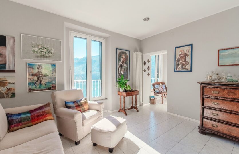 Casa con giardino e magnifica vista lago a Moltrasio