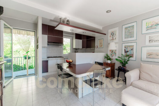 Casa con giardino e magnifica vista lago