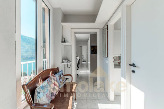 Casa con giardino e magnifica vista lago