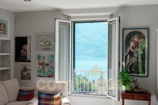 Casa con giardino e magnifica vista lago