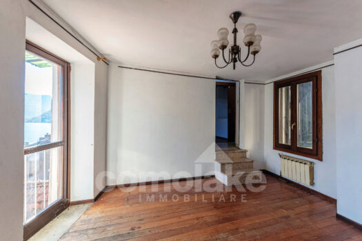 Casa di lago con ampio terrazzo