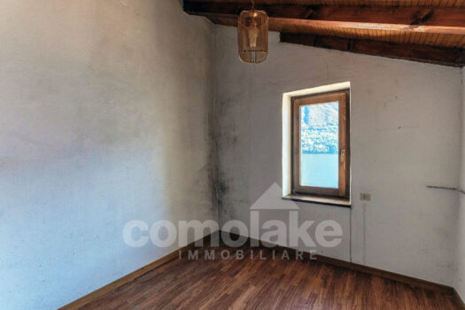 Casa di lago con ampio terrazzo